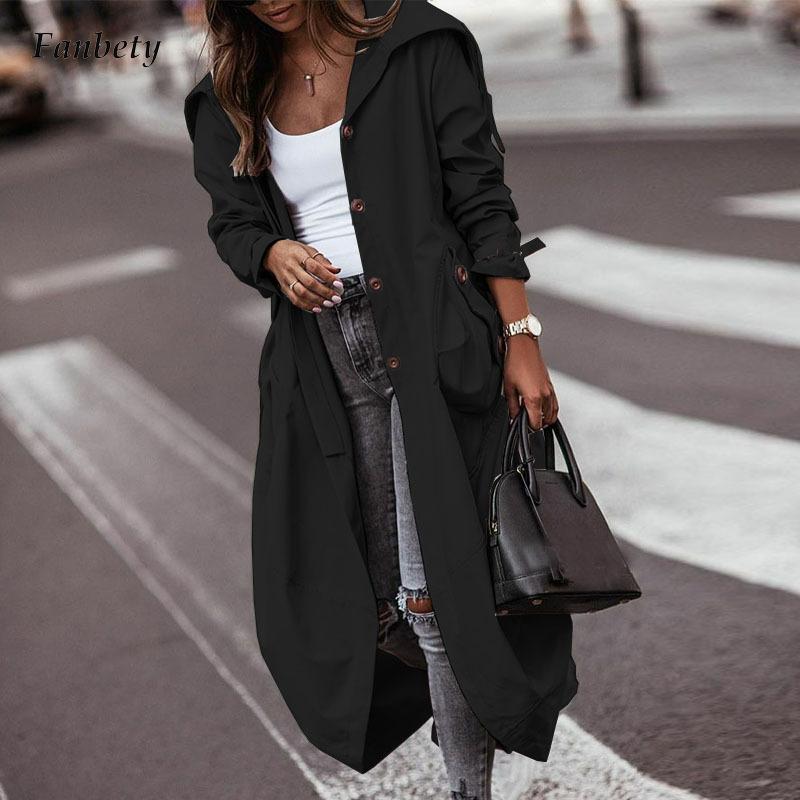 Le trench-coat intemporel pour toute garde-robe soucieuse de la mode